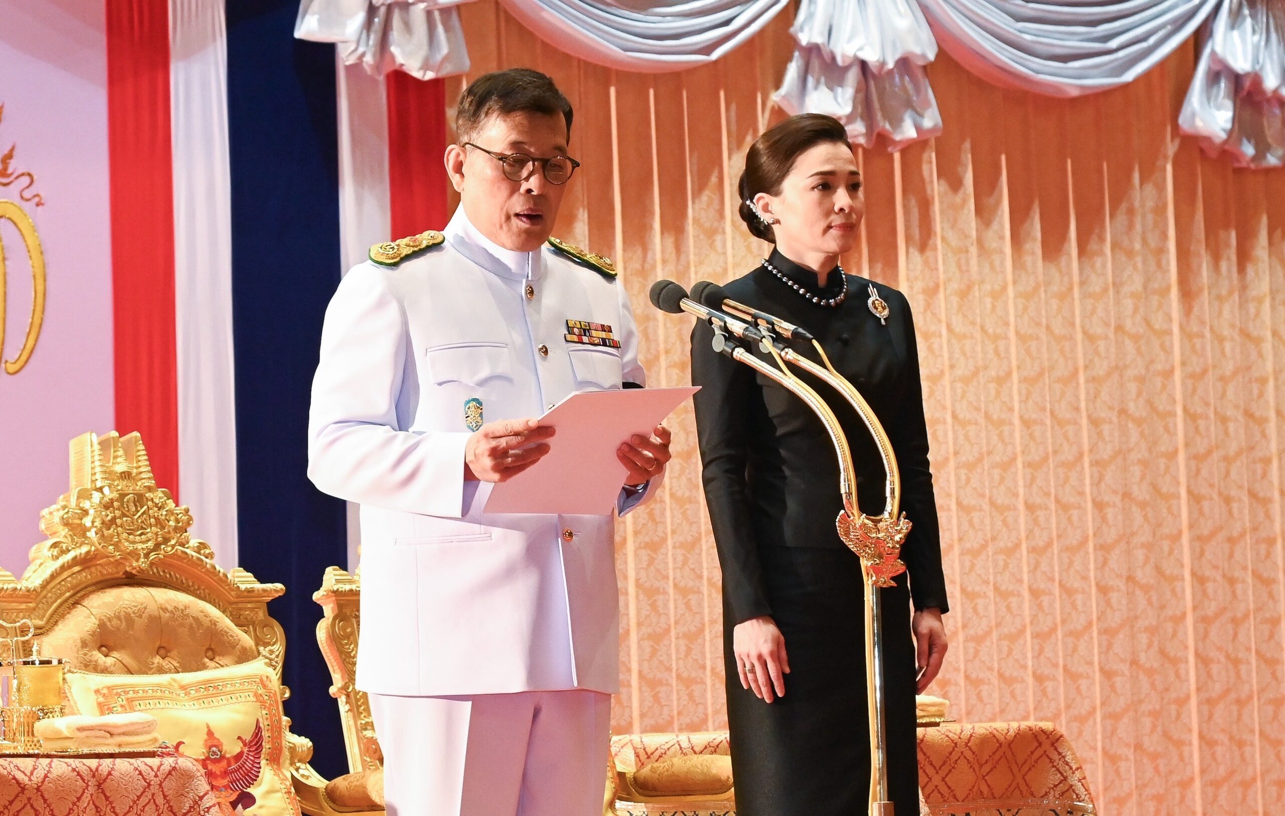 ในหลวง-พระราชินี เสด็จฯ ทรงเปิดประชุมรัฐสภา