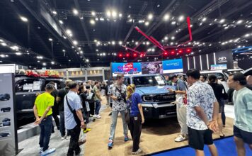 เกินต้านคนแห่ชม Toyota Land Cruiser FJ วันแรกแน่นบูธมอเตอร์โชว์