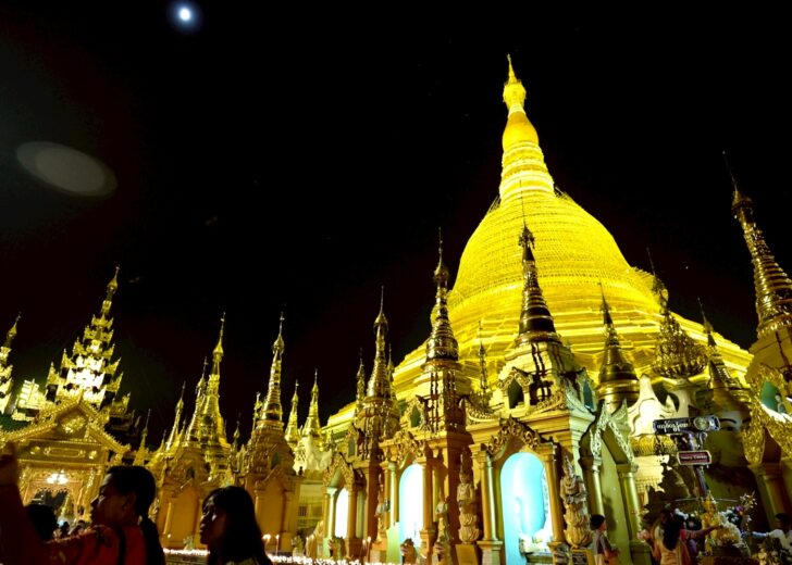 “เก่ง ธชย” พามูทรงพลังสักการะ 5 เทพทันใจย่างกุ้ง กราบพระอัฐิพระสุพรรณกัลยา