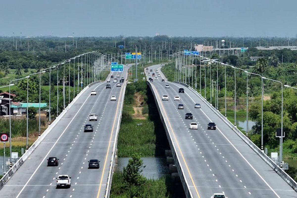 ‘สงกรานต์’ เปิดวิ่งฟรีมอเตอร์เวย์-ทางด่วน ‘พิพัฒน์’ สั่งห้ามโก่งราคา น้ำมันเพียงพอ