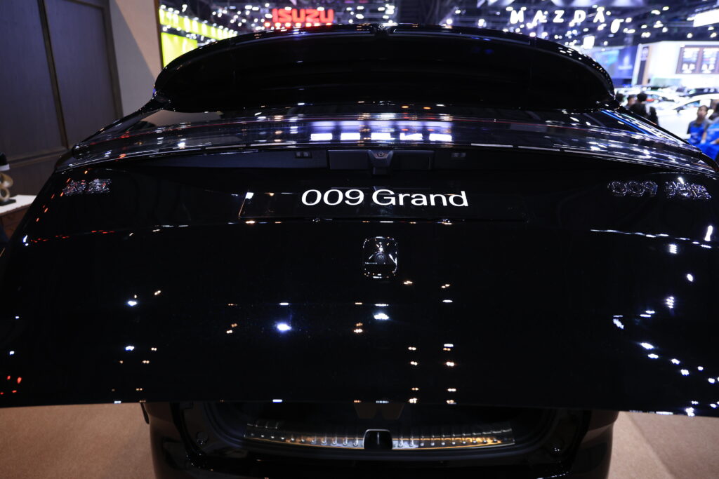 ZEEKR 009 Grand 