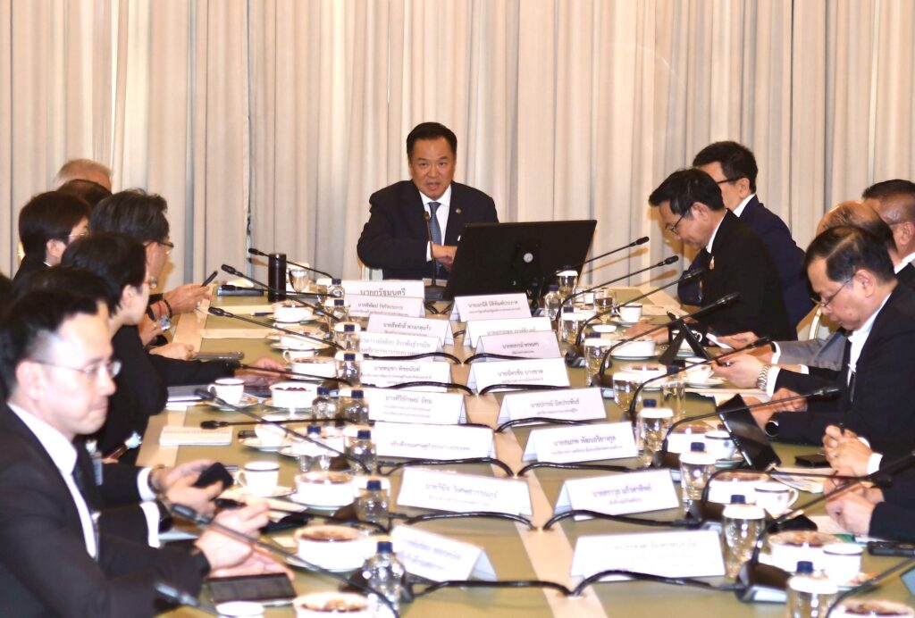 อนุทิน ชาญวีรกูล นายกรัฐมนตรี เป็นประธานการประชุมเร่งด่วนมาตรการเชื้อเพลิงน้ำมันและพลังงานภายในประเทศ