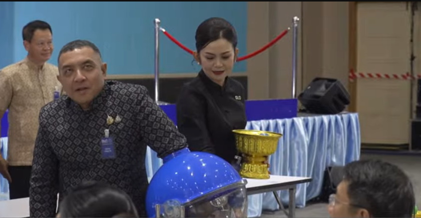 นายจุมพฏ วรรณฉัตรสิริ ผู้ว่าราชการจังหวัดสุราษฎร์ธานี