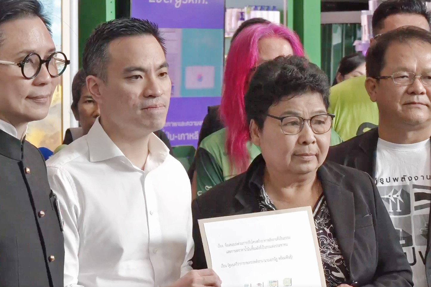 ภาคประชาชน ยื่น 8 ข้อเสนอ ‘แก้น้ำมันแพง’ ต่อ รมว.พลังงาน