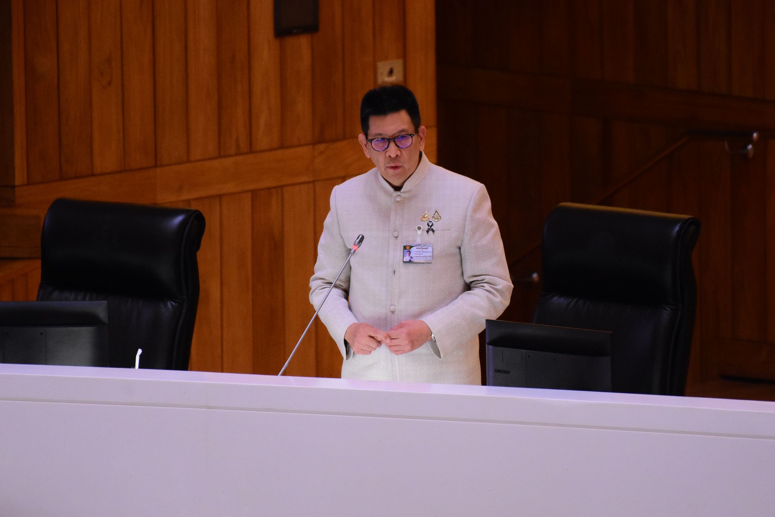 เอกนิติ แจงสภา ไม่ลดภาษี หวั่นกระทบรักษาพยาบาล น้ำมันแพงไปอีก 1-2 ปี