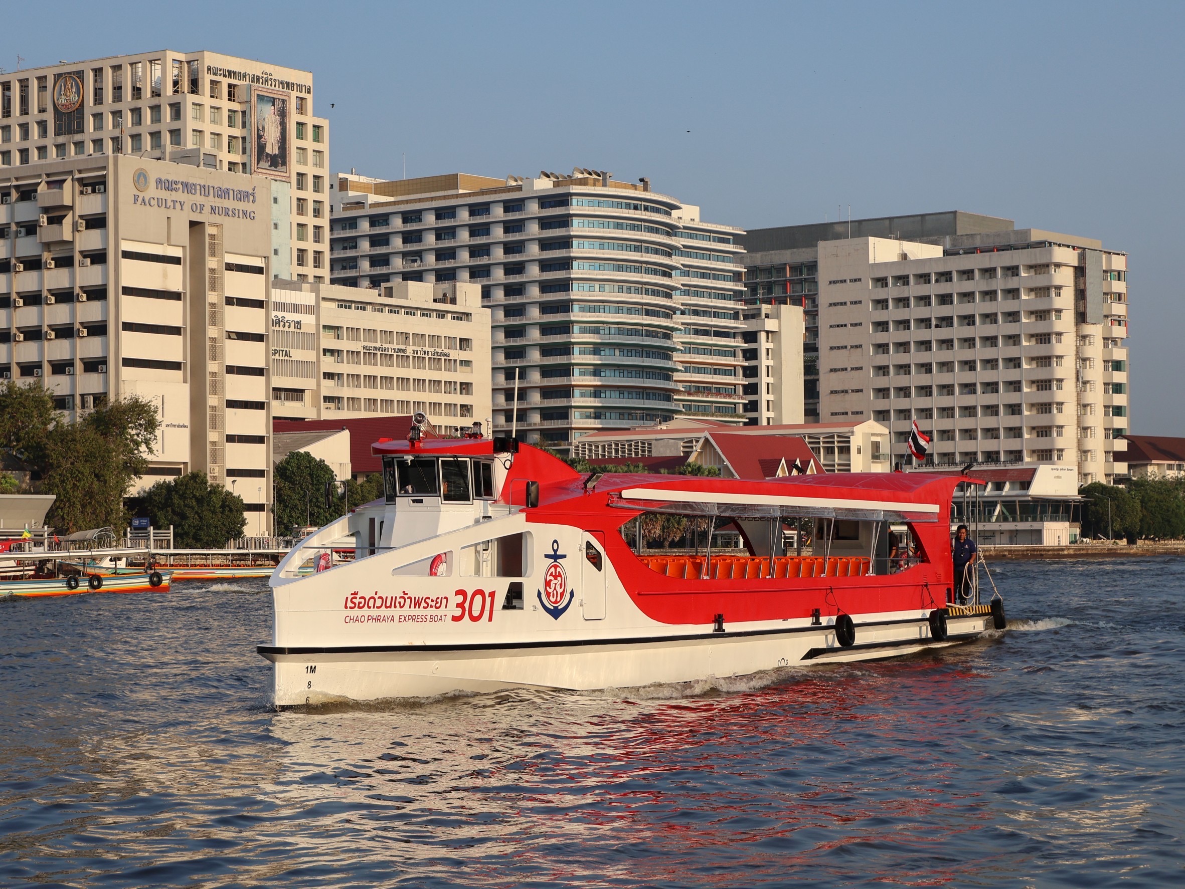 เรือด่วนเจ้าพระยา ปรับลดค่าโดยสารลง 1 บาท ตามราคาน้ำมัน เริ่ม 17 เม.ย.นี้