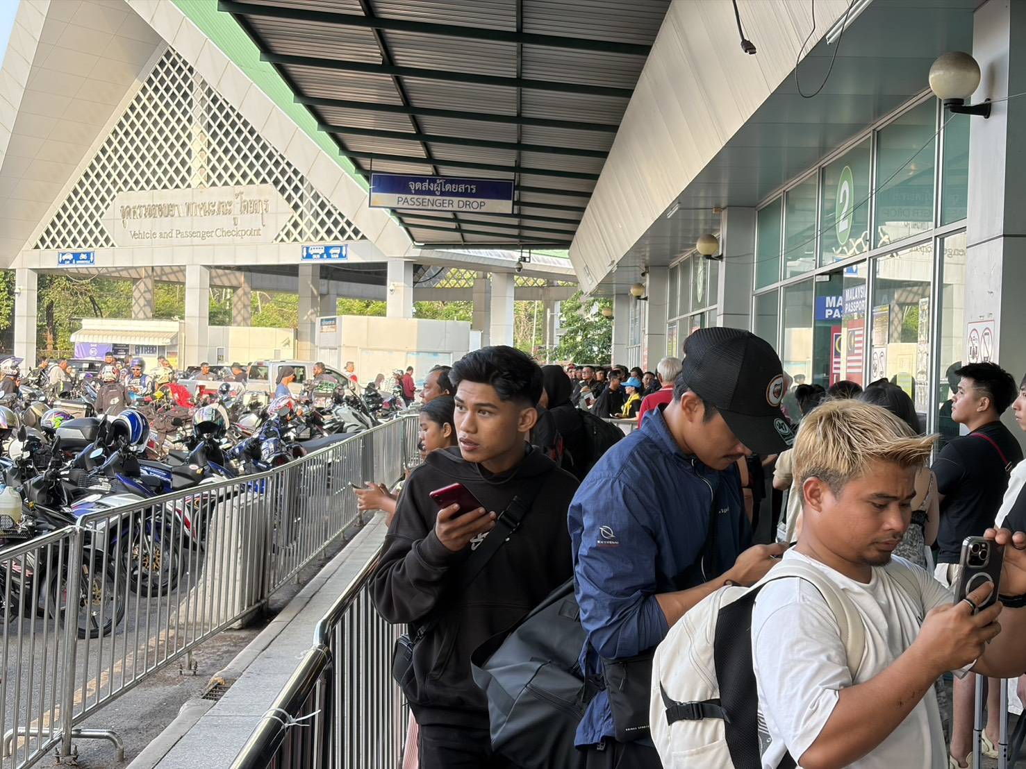 เปิดฉากสงกรานต์หาดใหญ่ นทท. มาเลย์-สิงคโปร์ ทะลักหลักหมื่นคน/วัน