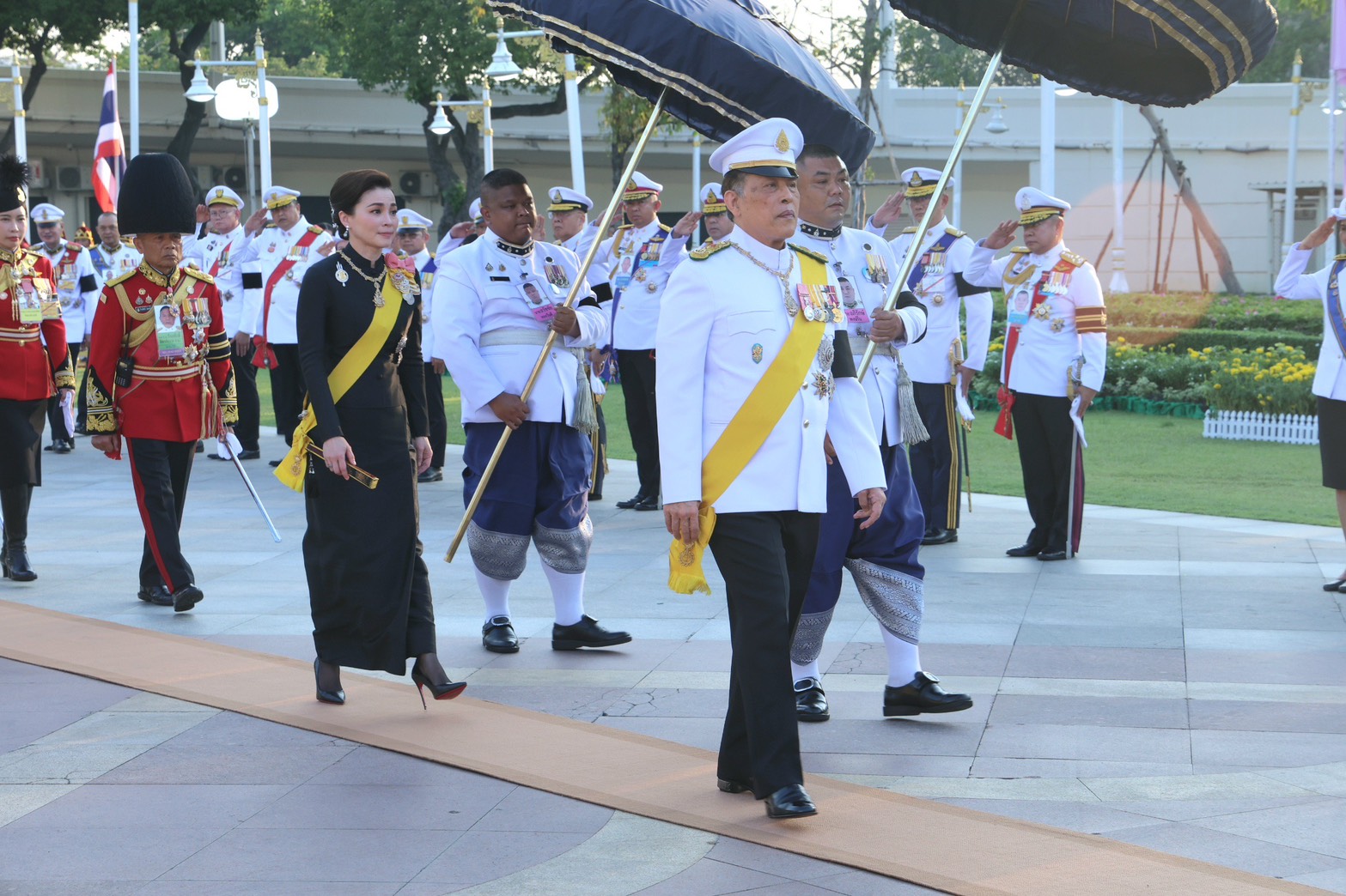 ในหลวง พระราชินี เสด็จฯ ถวายราชสักการะปฐมบรมราชานุสรณ์ เนื่องในวันจักรี ประจำปี 2569