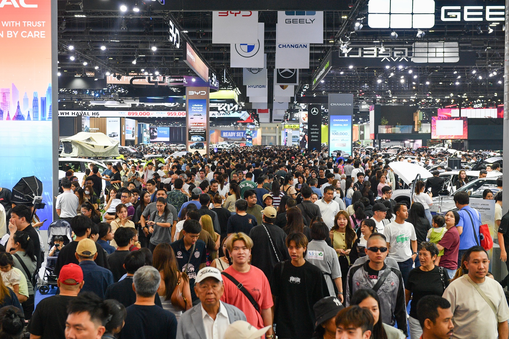 มอเตอร์โชว์ 2026 ทุบสถิติยอดจอง 132,951 คัน สวนกระแส ‘เศรษฐกิจซบ-พลังงานแพง’