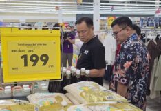 นายกฯ เดินห้างบางกะปิ ดู “ไทยช่วยไทย” ย้ำเร่งบรรเทาค่าครองชีพ