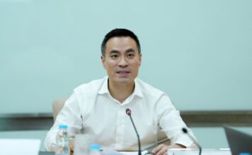 เอกนัฏ พร้อมพันธุ์