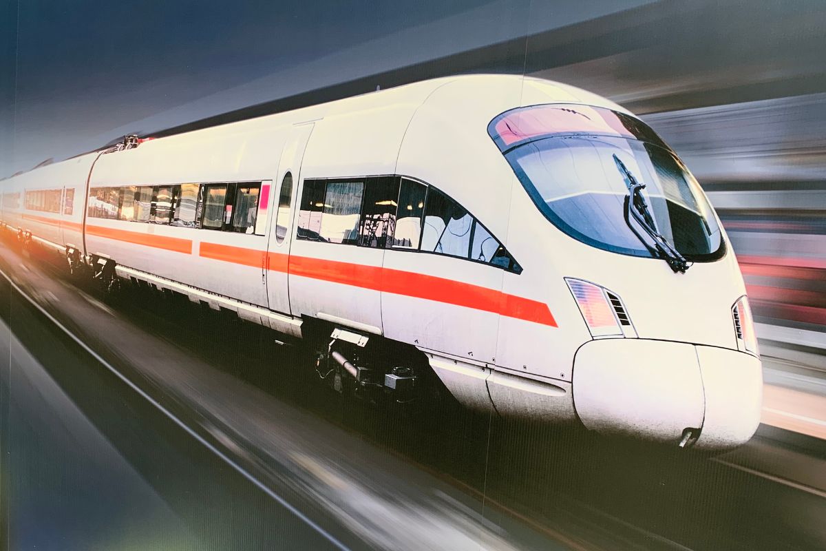 พิพัฒน์ ยันไม่แก้สัญญารถไฟความเร็วสูงอีอีซี หากเอกชนไม่ไหว บอกเลิกสัญญาได้
