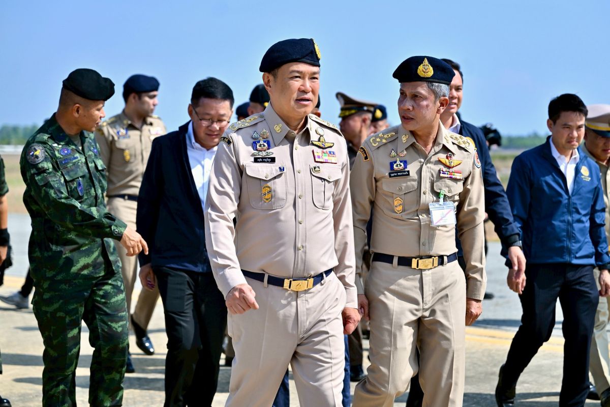 นายกฯ ถึงนราธิวาส แม่ทัพภาค 4 รอต้อนรับ ก่อนมอบนโยบายที่ ศอ.บต.