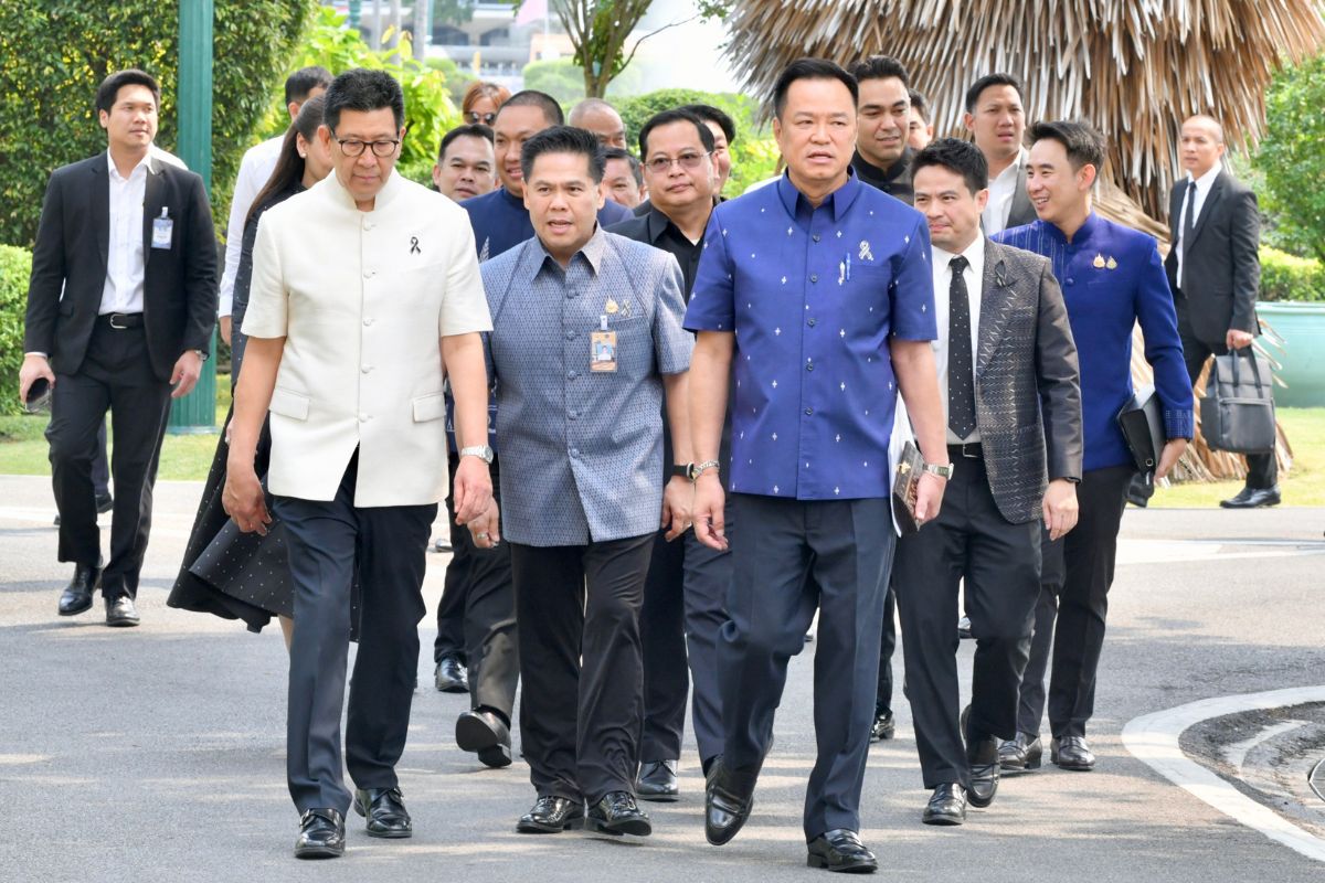 อนุทิน เรียกคุย ‘สีหศักดิ์-ปกรณ์’ ก่อนถก ครม. คาดรายงานส่งรายชื่อเรือไทยผ่านฮอร์มุซ