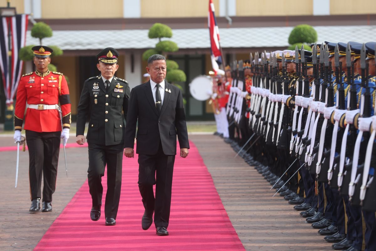 บิ๊กดุลย์ มอบนโยบายเหล่าทัพ เสริมความพร้อมรบ-ดันทหารอาสา ย้ำไม่เปิดด่าน