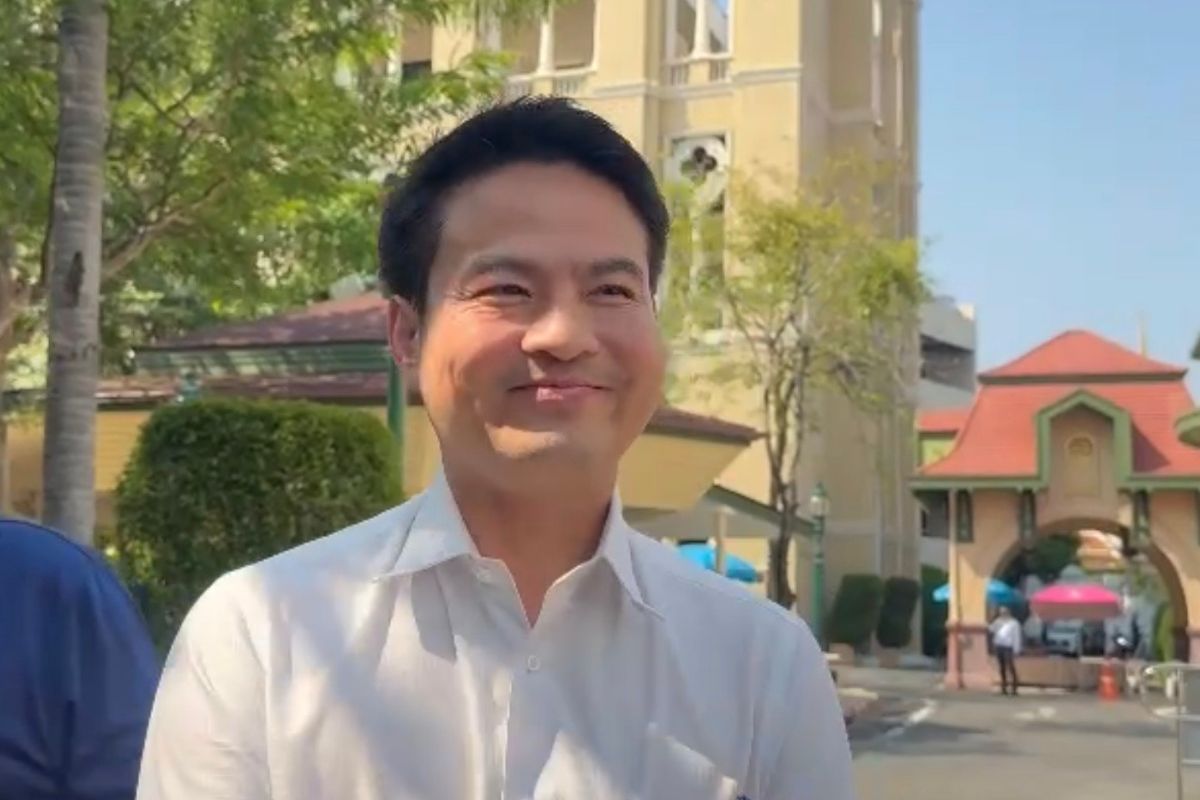 ภราดร ปริศนานันทกุล