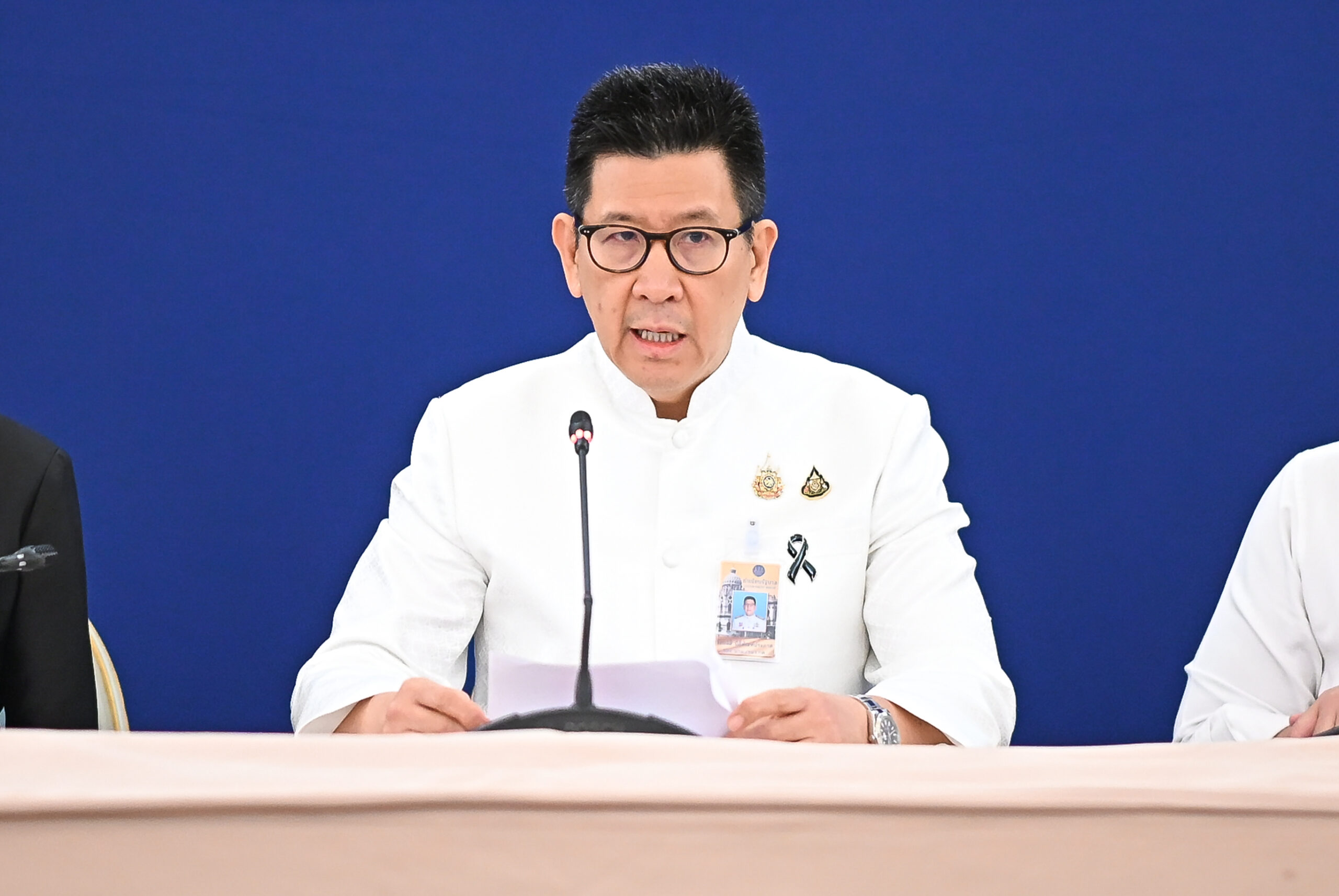 ครม.อนุมัติ ให้ซอฟต์โลนซื้อรถ EV-ติดโซลาร์-เติมบัตรคนจน-ช่วยภาคขนส่ง แก้วิกฤตน้ำมันแพง