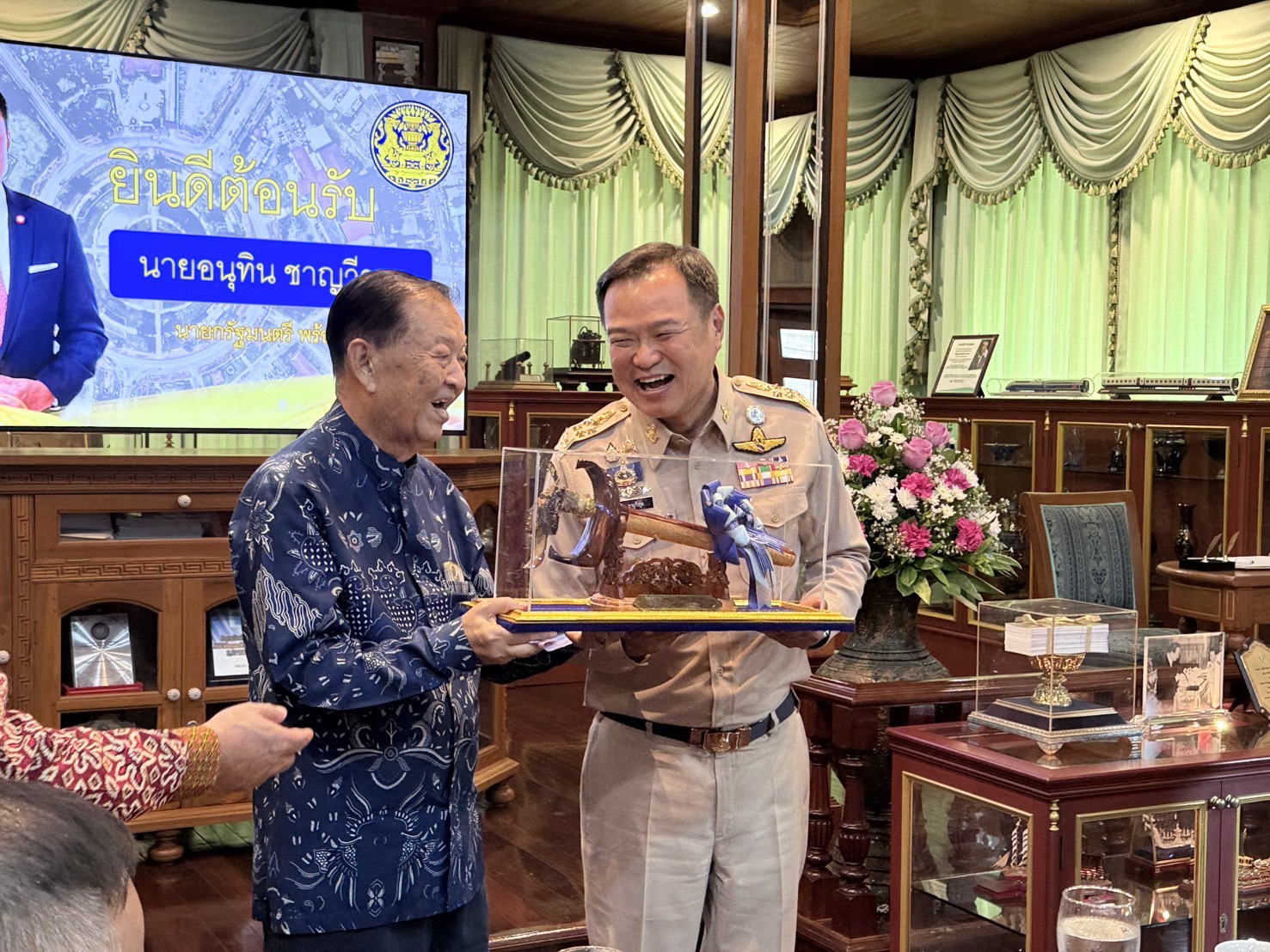 วันนอร์ เปิดบ้านรับ อนุทิน ย้อนสัมพันธ์ 25 ปี เชื่อนายกฯ อยู่ครบเทอมประเทศดีขึ้น