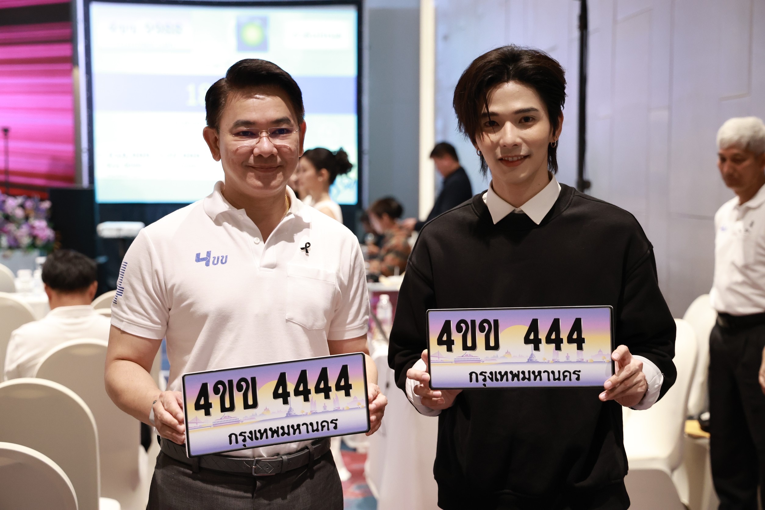 วันแรกประมูลเลขสวย 4ขข”โกย 27.9 ล้าน “4ขข 4444”แข่งเดือด 112 ครั้ง