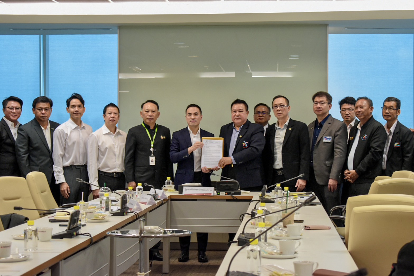 ขนส่ง บี้พลังงานรื้อราคาทั้งระบบ จี้เช็กบิล “ไอ้โม่ง” กักตุนน้ำมัน พร้อมยื่น 8 ข้อเสนอ