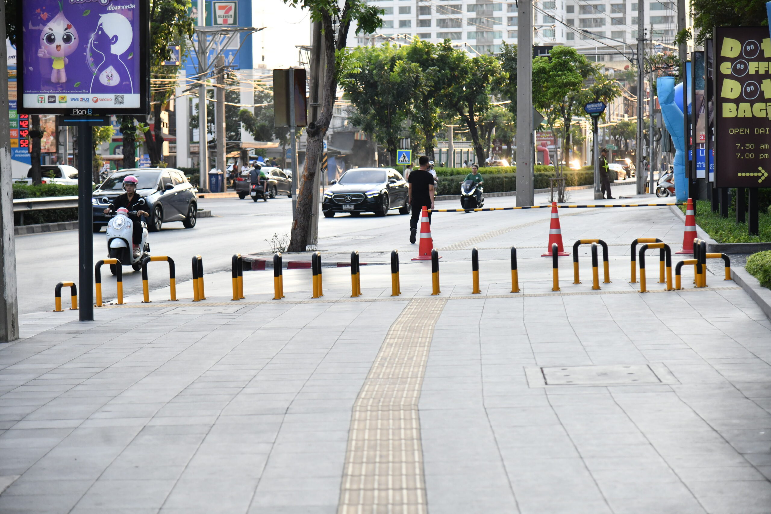 กทม. ส่ง S-Guard สกัดซิ่ง มอ‘ไซค์วิ่งทางเท้า นำร่อง “คลองเตย”