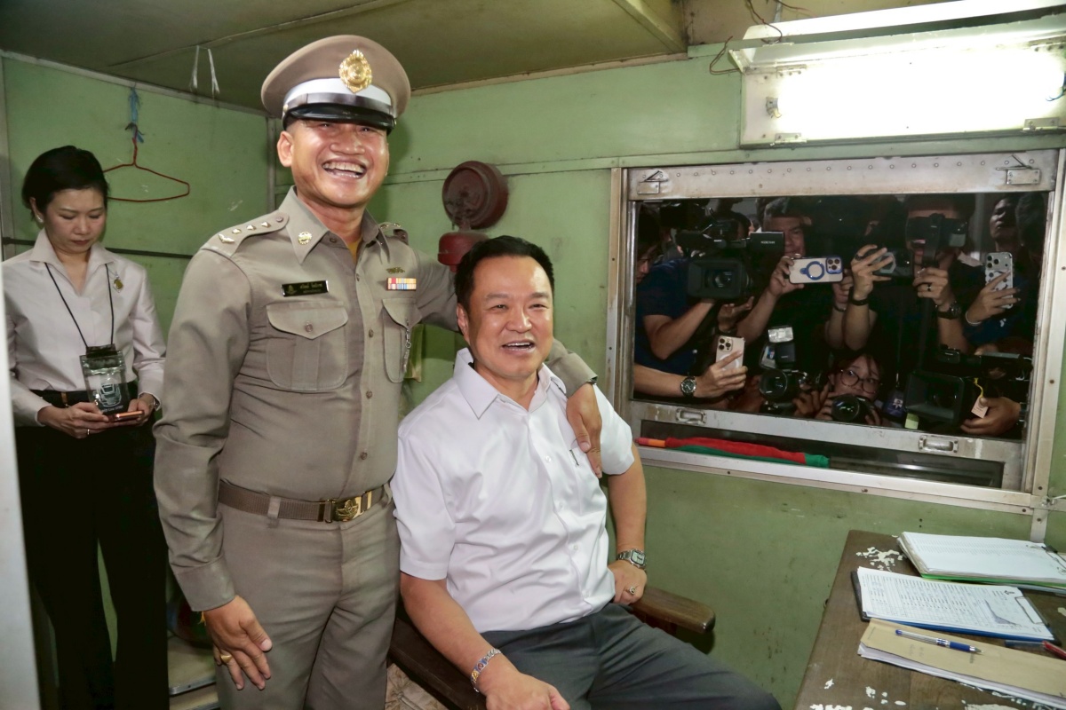 อนุทิน ชี้ภาพรวม ปชช.เดินทางปกติ ย้ำไม่ต้องสำรอง ‘น้ำมัน’ ยึดกลไกตลาด