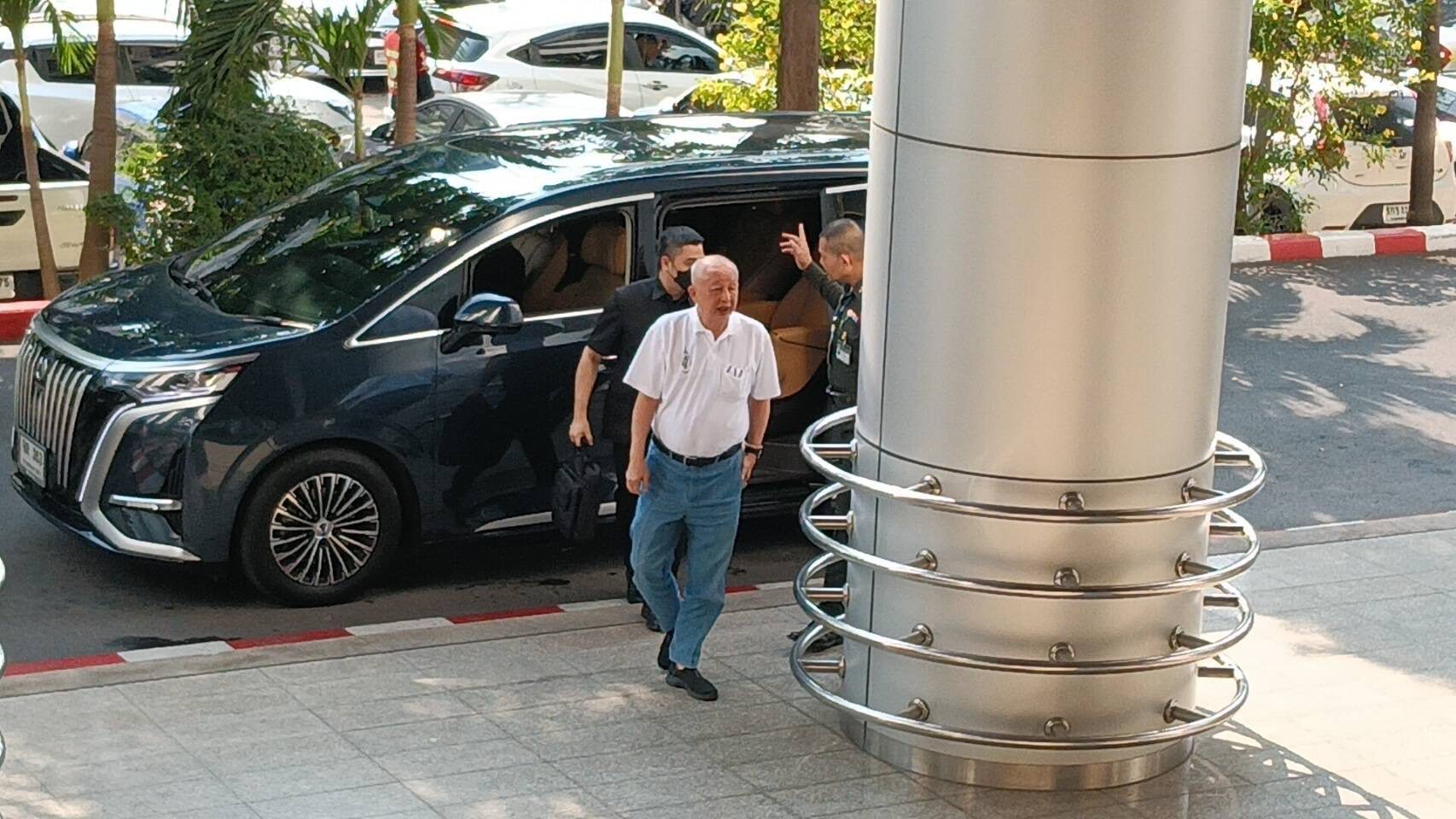 ศาลสั่งจำคุก ‘สนธิ ลิ้มทองกุล’ 4 เดือน ไม่รอลงอาญา-ชดใช้ 2 ล้าน คดีหมิ่น “ธนกร นันที”