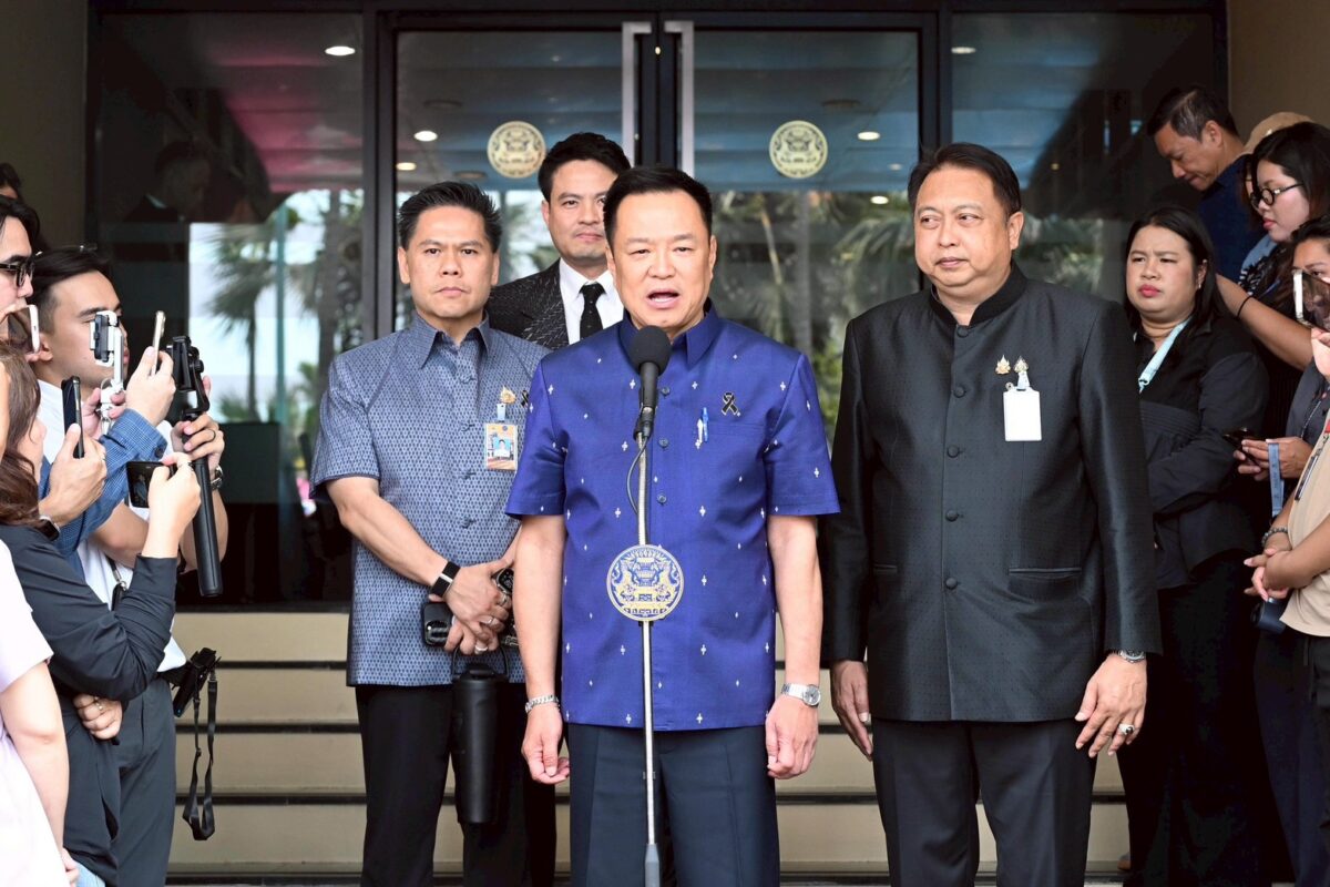 นายกฯ ย้ำ ครม.-ขรก.การเมือง เร่งสร้างผลงาน สั่ง ‘ปกรณ์’ ดูช่องยกเลิก MOU44 เร็วที่สุด