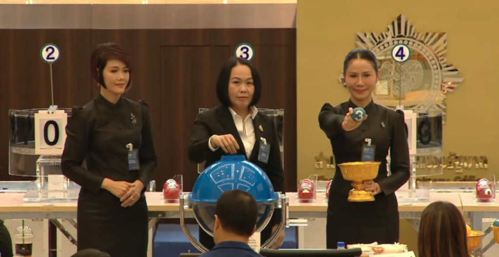 นางปัณณิตา สท้านไตรภพ เลขาธิการวุฒิสภา เป็นประธานออกรางวัล งวด 1 เมษายน 2569