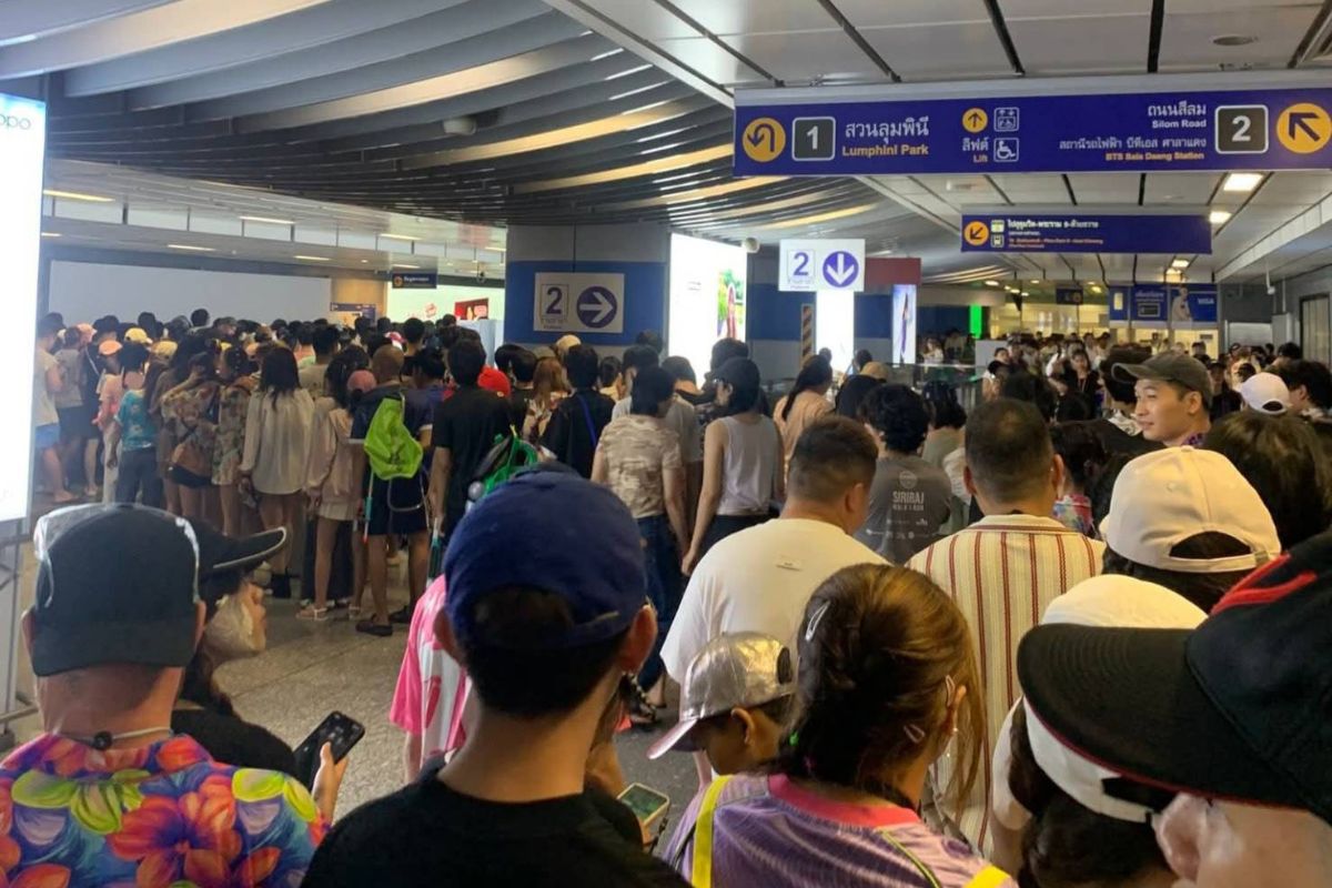 สงกรานต์กรุงเทพฯคึกคัก คลื่นมหาชนแห่เล่นน้ำ ดันยอดใช้รถไฟฟ้าทะลุ 1 ล้านคน-เที่ยว