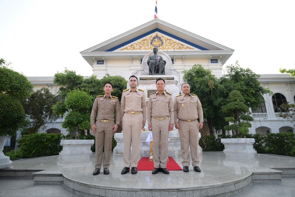 นายกฯ มอบ​นโยบาย ’รัฐบาลอนุทิน 2’ ก.มหาดไทย​ มั่นใจ​ 3 รมช.ลูกเทพ​ ทำงานเป็นหนึ่งเดียว