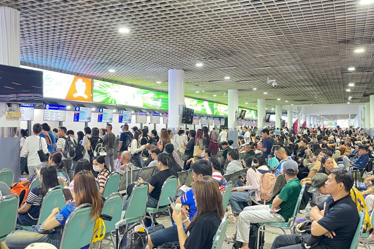 ขนส่งหมอชิตแน่น หยุดยาวสงกรานต์ คนนั่ง “รถบขส.” กลับบ้านคึกคัก ทะลุ 1 แสนคน