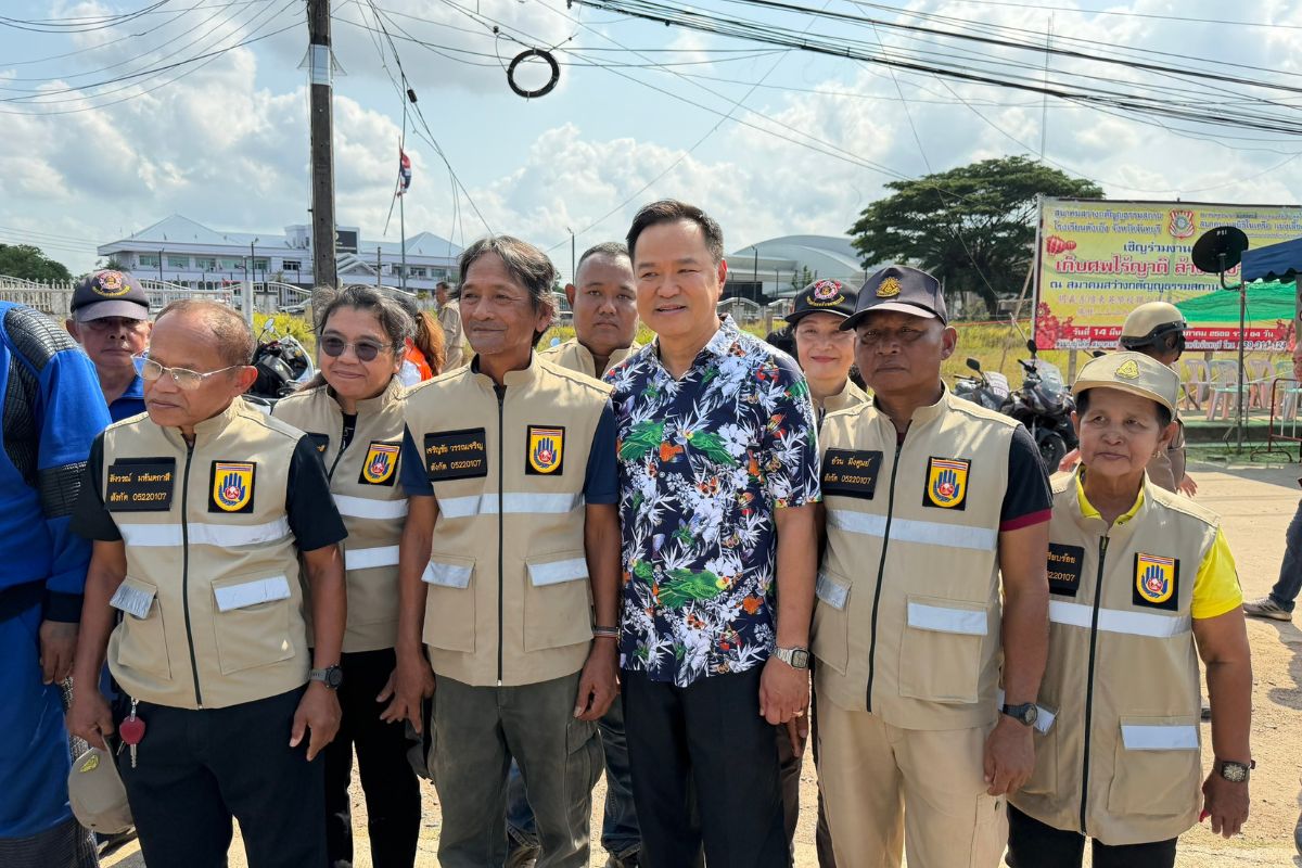 อนุทิน เยือนเมืองจันท์ ให้กำลังใจ จนท. ชี้เป็นจังหวัดเศรษฐกิจ บูรณาการสร้างรายได้