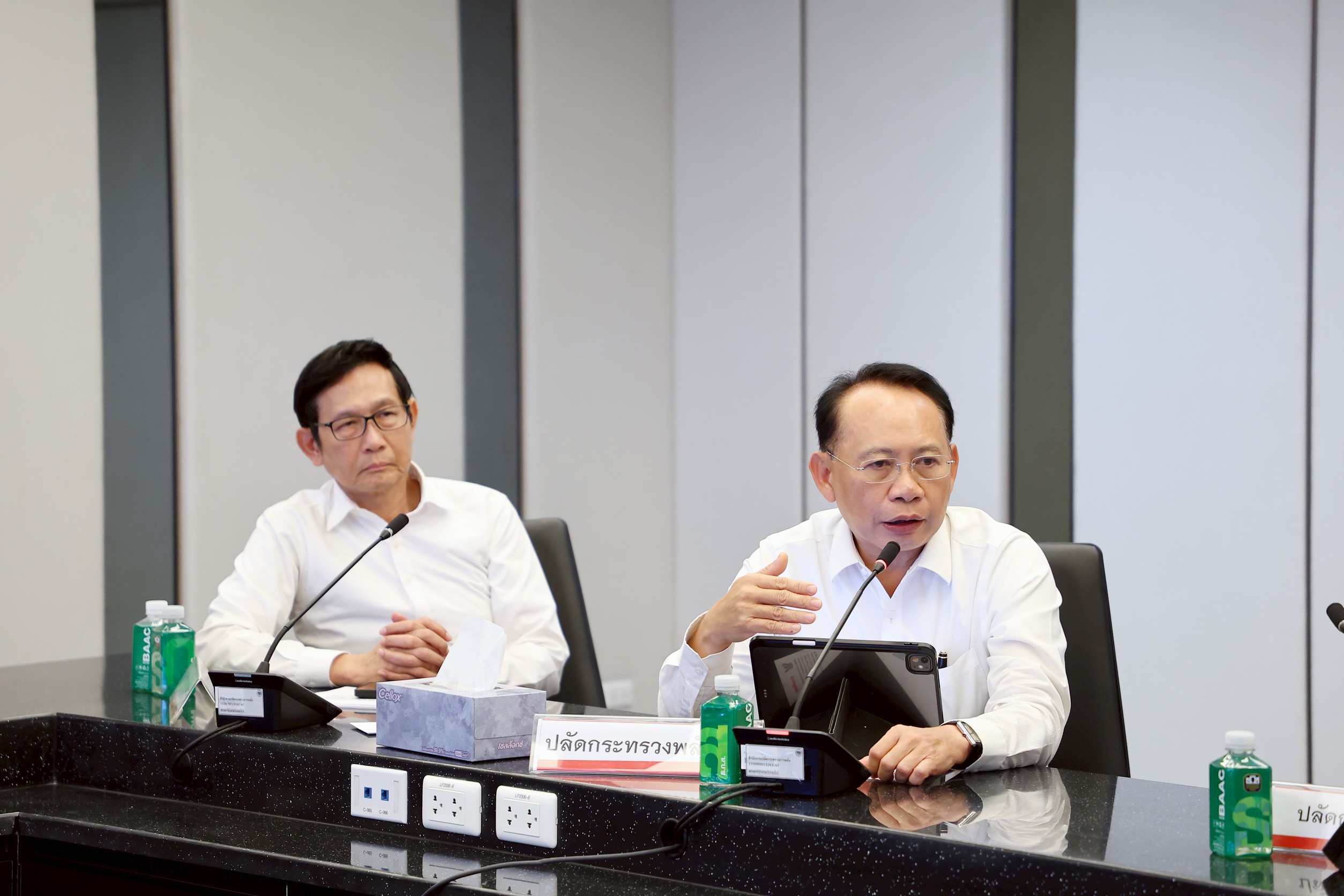 ปลัดพลังงานสั่งโรงกลั่นเปิดต้นทุนจริง ก่อนหาข้อสรุปใน คตร. พรุ่งนี้ (3 เม.ย.)