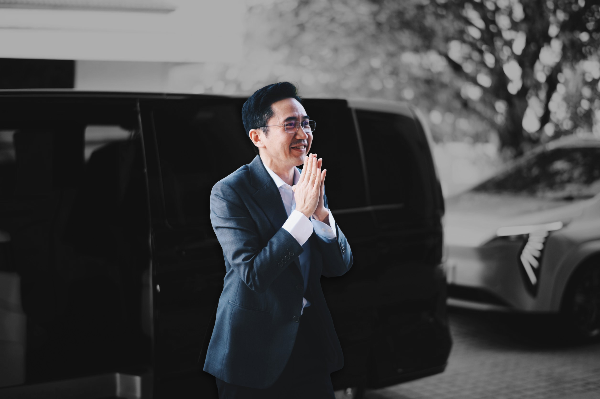 ยศชนัน วงศ์สวัสดิ์ : บทสนทนากับวาณิช นักคิด และเบื้องหลังกาชา “ต้าหงเผา”