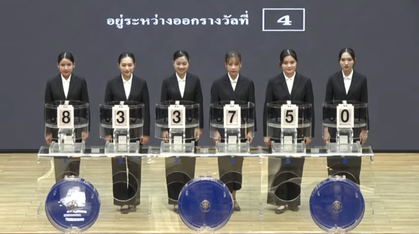 ข้าราชการจากจังหวัดนนทบุรี เป็นผู้ช่วยหมุนการออกรางวัล งวด 2 พ.ค. 2569