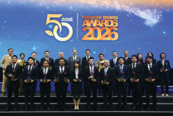 32 รางวัลธุรกิจยอดเยี่ยม 50 ปี 3 เจ้าสัวสร้างผลงานเกียรติยศ