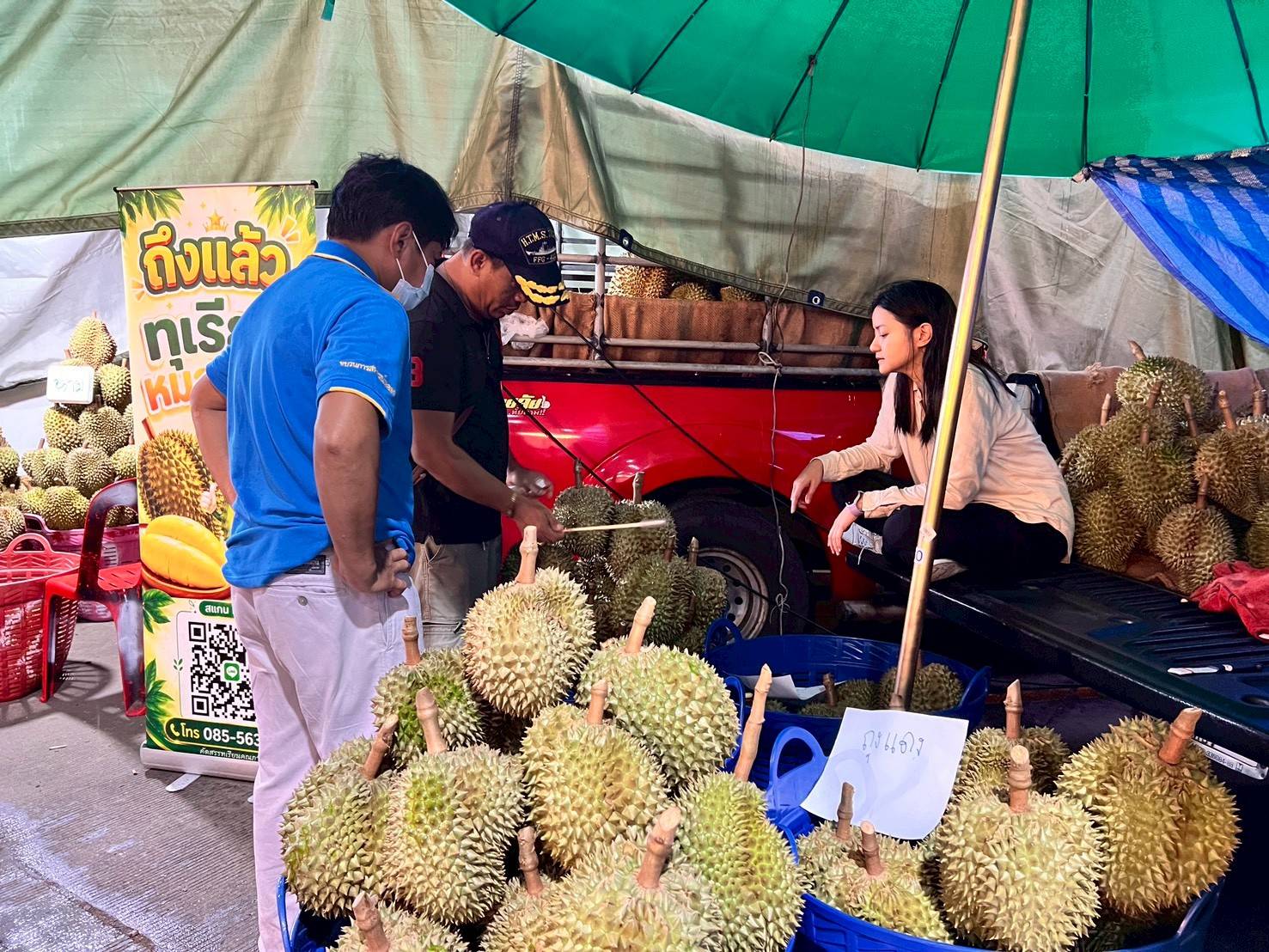 ตลาดไทเปิดลานผลไม้ เกษตรกรตะวันออกโกยรายได้ 1.3 แสน ทุเรียน-เงาะส่งตรงผู้บริโภค