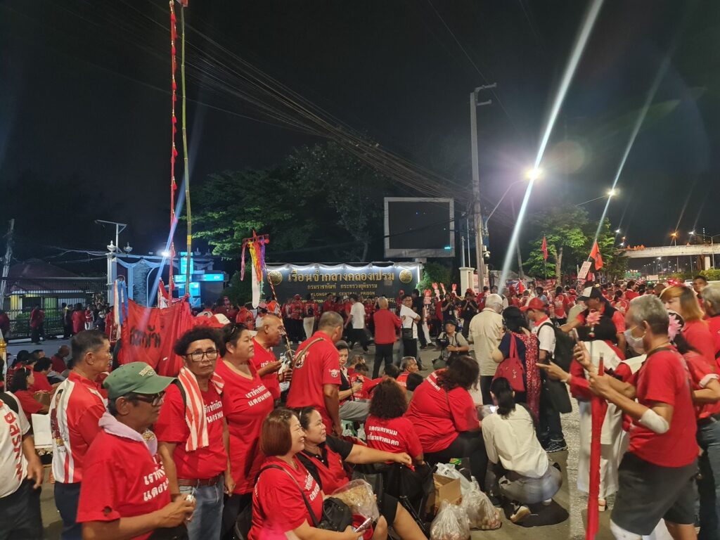 ทักษิณ พักโทษออกจากเรือนจำ
