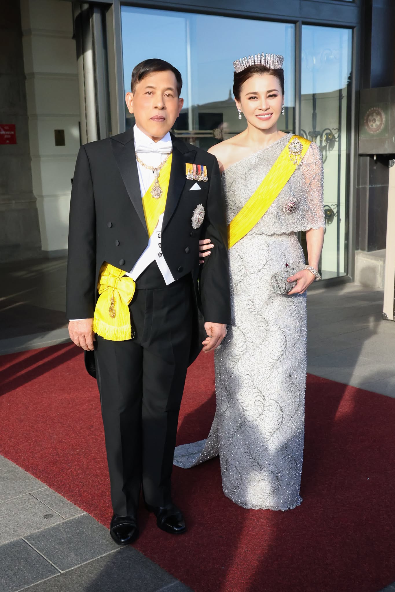 คู่พระบารมี