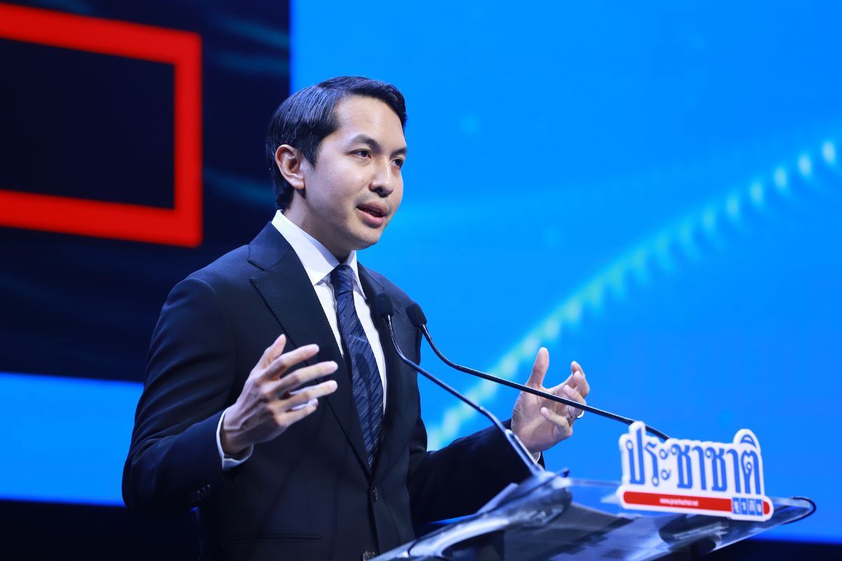 สันติธาร เสถียรไทย