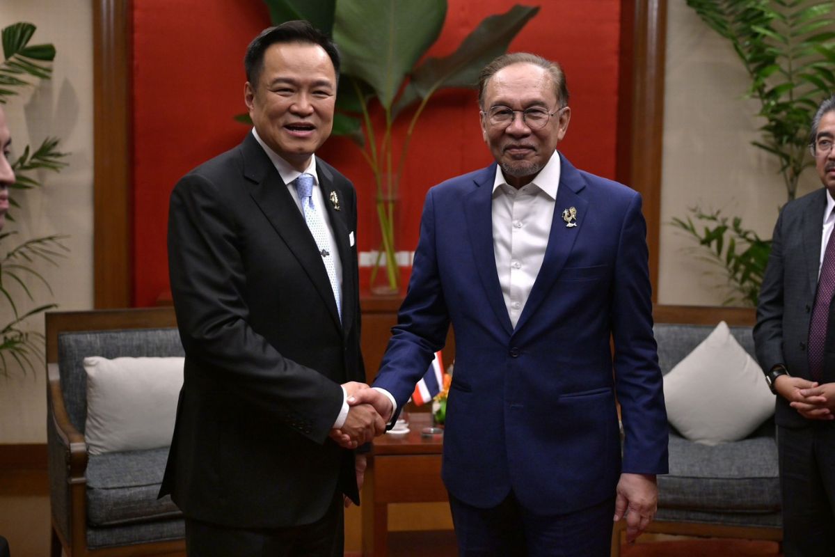 อนุทิน คุย อันวาร์ หนุนพัฒนาพื้นที่ชายแดนเชื่อมการค้า เตรียมบินเยือนมาเลย์