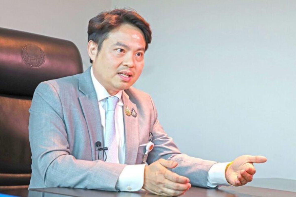 ภราดร ชี้เดินหน้า พ.ร.ก.กู้ได้ทันทีไม่รอผลศาล-สภา พ.ร.บ.โอนงบไม่ถึง 3 หมื่นล้าน