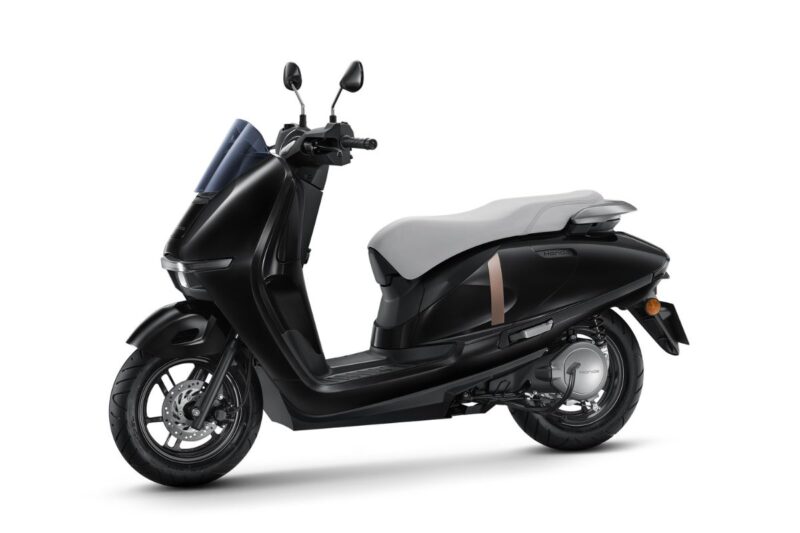 ฮอนด้า เอาใจลูกค้า Honda UC3 มอเตอร์ไซค์ EV ชาร์จไฟ ฟรีมูลค่า 12,000 บาท