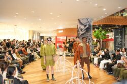 นิทรรศการและแฟชั่นโชว์ “KNOT : Knitting Nature and Ocean into Trends of Fashion”
