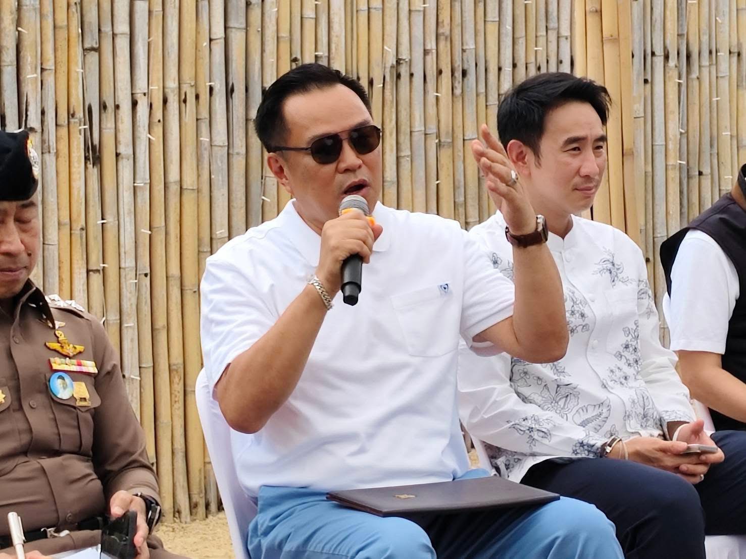 “อนุทิน” ลงพื้นที่หาดบางเทา จ.ภูเก็ต ลั่นต้องไม่มี “มาเฟีย – กุ๊ย” คุกคามประชาชน