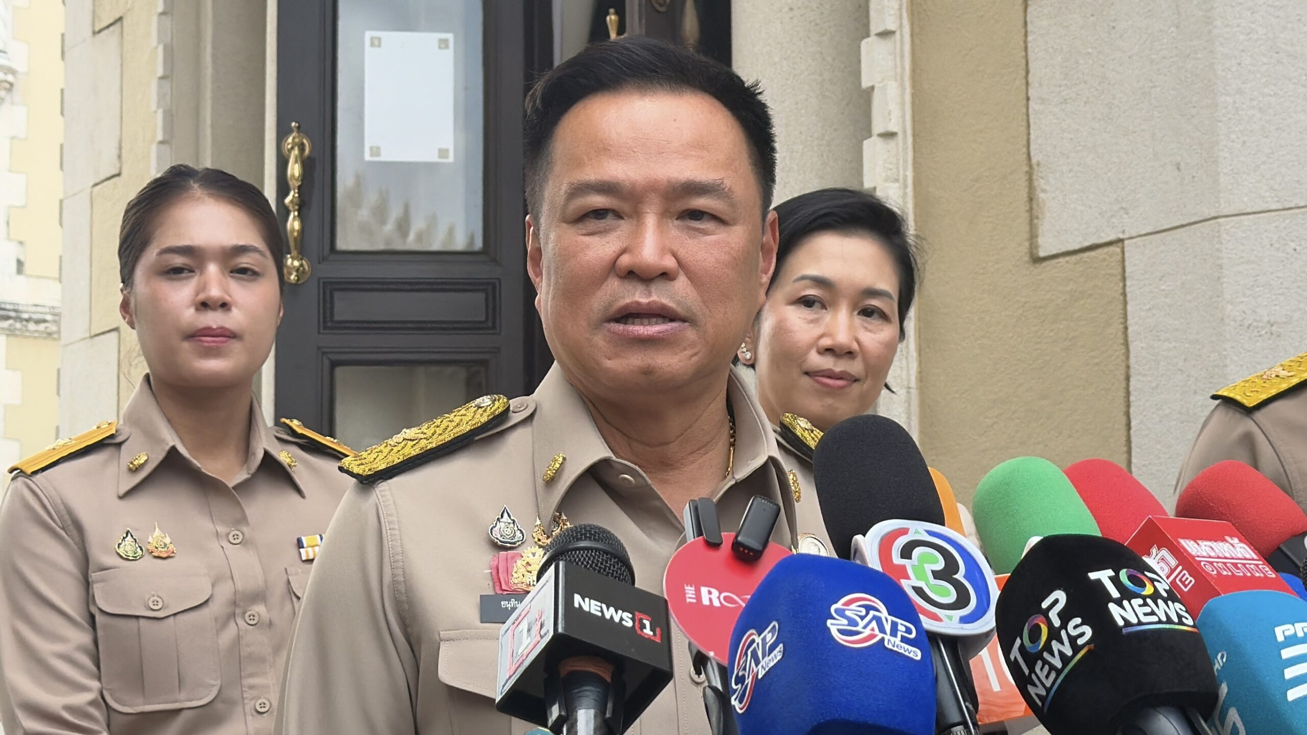 นายกฯ แจง 9 องคมนตรีร่วมประชุม ปภ. เรื่องปกติทำมาเป็น 10 ปีแล้ว