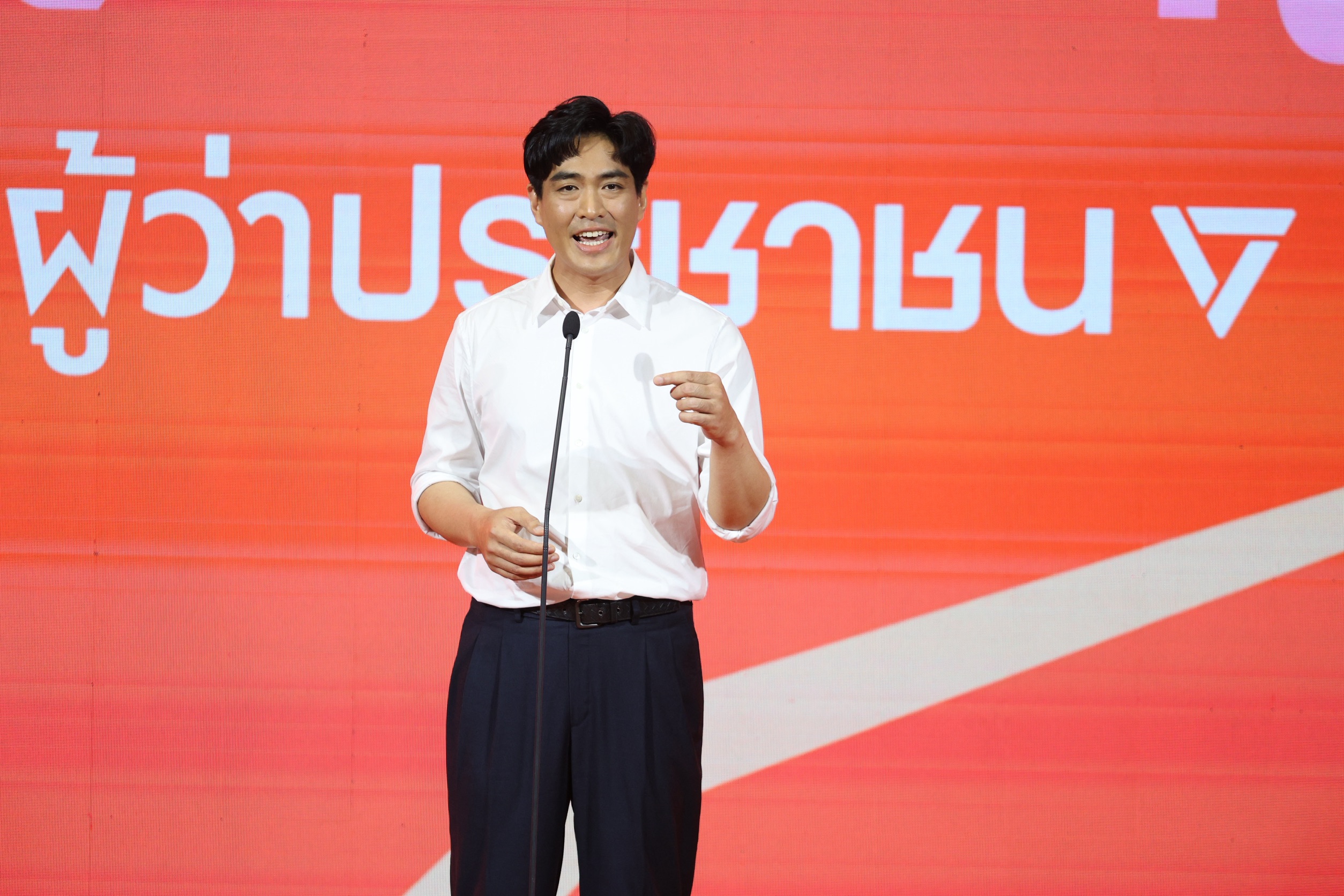 พรรคประชาชนเปิดตัว ‘ดร.โจ’ ชิงเก้าอี้ผู้ว่าฯ กทม. วิโรจน์ พร้อมเป็นลมใต้ปีก