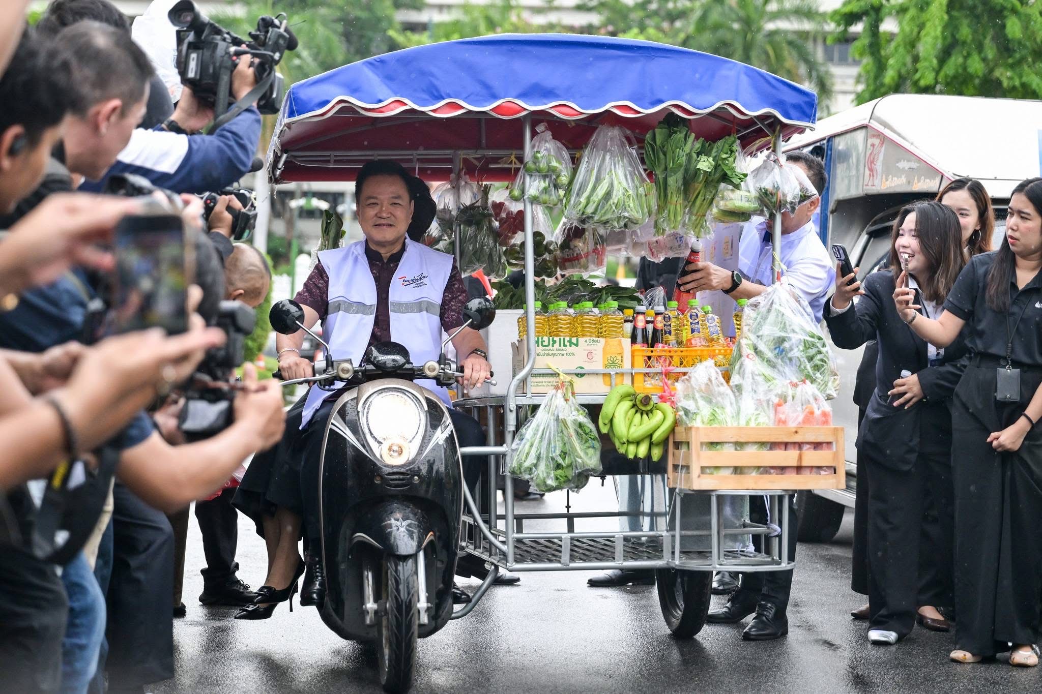 รัฐส่ง“พาณิชย์รถพุ่มพวง”ลดค่าครองชีพ 4 ล้านครัวเรือน ตั้งเป้าประหยัด 280 ล้าน