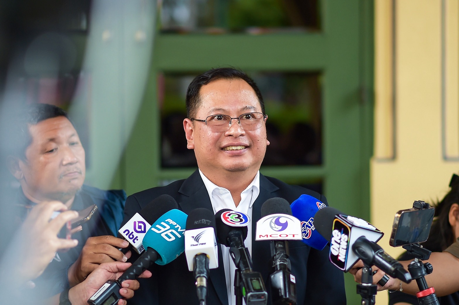 รัฐบาลยัน ‘ไทยช่วยไทยพลัส’ ลุยต่อแม้ศาลรับคำร้อง พ.ร.ก.กู้เงิน ยันยึดความมั่นคง ศก.